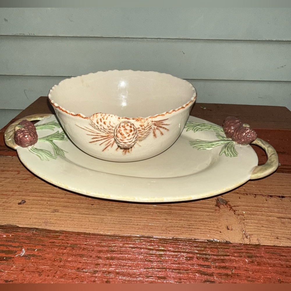 Pinecone Design Ceramic Bowl and Platter Set